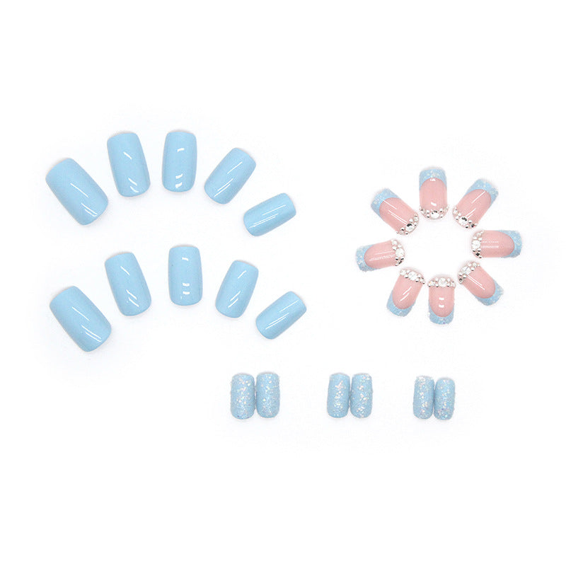 Venta al por mayor de plástico 24 piezas caja azul cielo uñas postizas